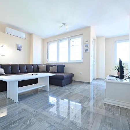 Smestaj Tea Sa Dva Bazena I Besplatan Parking Апартаменты *